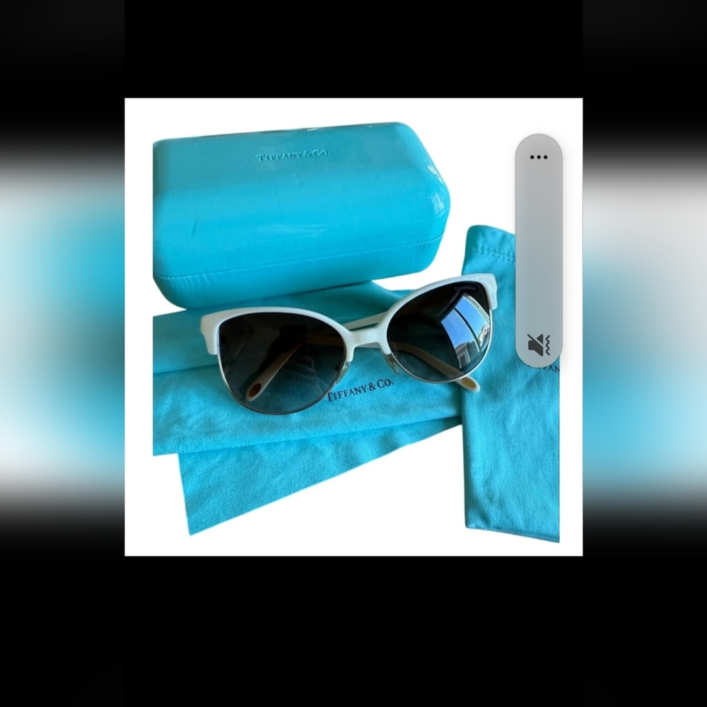 Tiffany & Co. Creme Sunglasses with Aqua Case Cloth Bag Polarizes One Size Italy